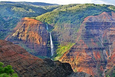 Waipo'o Falls from the steep cliffs of the Waimea Canyon, Kaua'i Island, Hawaii, USA