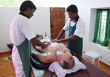 Abhyanga oil massage, Ayurvedic treatment, Bethsaida Hermitage near Kovalam, Kerala, southern India, India, Asia