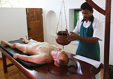 Shirodhara, oil being poured on the forehead, Ayurvedic treatment, Bethsaida Hermitage near Kovalam, Kerala, southern India, India, Asia