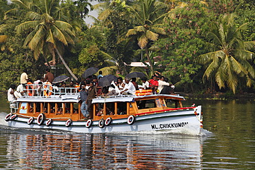 Fully occupied passenger ferry, Backwaters near Alleppey, Alappuzha, Kerala, India, South Asia, Asia