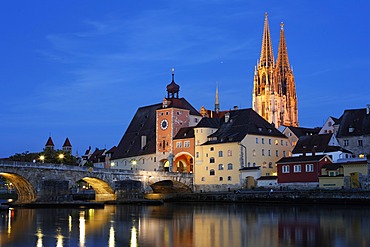 Regensburg, Stone Bridge, Bruecktor, cathedral, Danube, Upper Palatinate, Bavaria, Germany