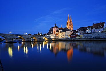 Regensburg, Stone Bridge, Bruecktor, cathedral, Danube, Upper Palatinate, Bavaria, Germany