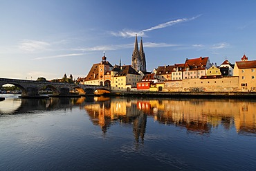 Regensburg, Stone Bridge, Bruecktor, cathedral, Danube, Upper Palatinate, Bavaria, Germany