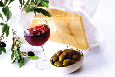 Red wine with olives and parmesan