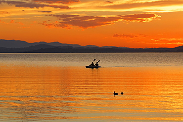 Sunset on Lake Chiemsee in Chieming, Chiemgau, Upper Bavaria, Bavaria, Germany, Europe