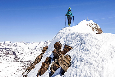 Climber descending from the summit ridge of the Finailspitze peak at Val Senales glacier, snow, Val Senales, Meraner Land, Oetztal Alps, Province of South Tyrol, region of Trentino-Alto Adige, Italy, Europe