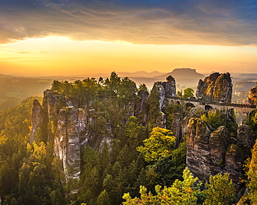 View of Bastei bridge, Bastei at sunrise, in the back the Lilienstein, Elbe Sandstone Mountains, Rathen, National Park Saxon Switzerland, Saxony, Germany, Europe