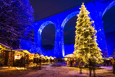 Snowy Christmas market under a railway viaduct, illuminated, Ravennaschlucht, Höllental near Freiburg im Breisgau, Black Forest, Baden-Württemberg, Germany, Europe