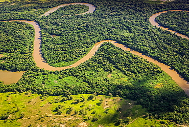 Rio Aquidauana flows through jungle, Pantanal, Mato Grosso do Sul, Brazil, South America