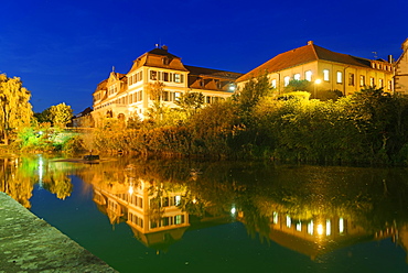 Kellereischloss Hammelburg, Red Palace at night, with water reflection, Hammelburg, Rhön Biosphere Reserve, Lower Franconia, Bavaria, Germany, Europe