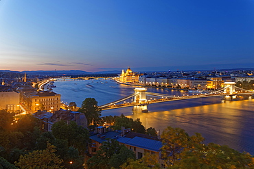 View of Chain Bridge at dusk, Danube and Parliament Building, Pest, Budapest, Hungary, Europe