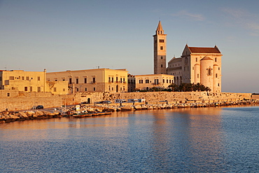 Historic centre, San Nicola Pellegrino Cathedral, morning light, Trani, Le Murge, Barletta-Andria-Trani Province, Apulia, Italy, Europe