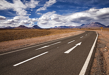 Road through the Atacama desert, behind volcanoes, Andean highlands, road B-357, Talabre, San Pedro de Atacama, El Loa province, Antofagasta region, Norte Grande de Chile, Chile, South America