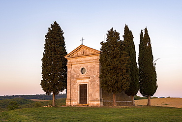 Cappella della Madonna di Vitaleta, chapel in the evening, Val d'Orcia, Tuscany, Italy, Europe