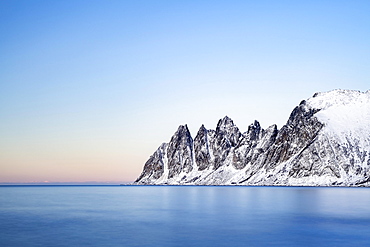 Mountain peaks at Tungeneset, Devil's Teeth, Okshornan Mountain Range, Senja Island, Troms, Norway, Europe