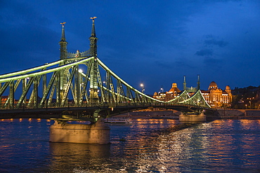 Liberty Bridge, Gellert Hotel behind, Danube River, Budapest, Hungary, Europe