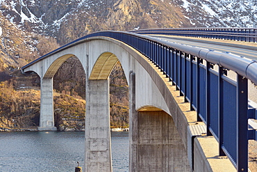 Concrete bridge spanning the Raftsund, view from Austvagoy island towards the mountains of Hinnoya island, Raftsund, Vesteralen, Nordland, Norway, Europe