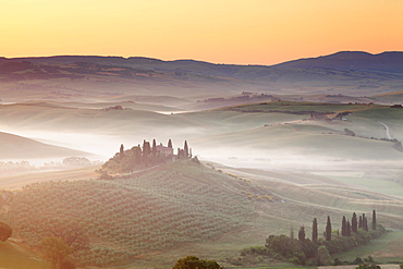 Farm house Belvedere at Sonnenuafgang, San Quirico d'Orcia, Val d'Orcia, UNESCO World Heritage Site, Province of Siena, Tuscany, Italy, Europe