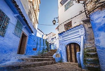 Stairs through narrow alley, blue houses, medina of Chefchaouen, Chaouen, Tanger-Tétouan, Morocco, Africa