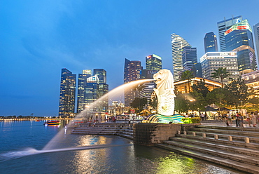 The Merlion, symbol of the city of Singapore, city center skyline, financial center, Finance District, Singapore river, Singapore, Asia