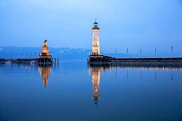 Evening in the harbor with lighthouse and Bavarian lion, Lindau, Lake Constance, Bavaria, Germany, Europe