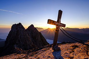 Summit cross of the third Watzmannkind in front of first and second Watzmannkind, sunrise, Watzmannkar, Watzmann, Berchtesgaden National Park, Berchtesgaden Alps, Schonau am Konigsee, Bavaria, Germany, Europe