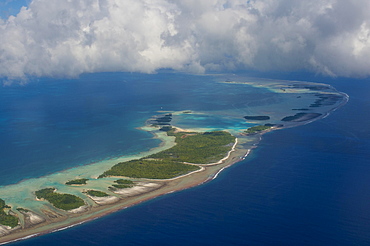 Aerial of the blue lagoon in Rangiroa, Tuamotu-Archipel, French Polynesia, Oceania