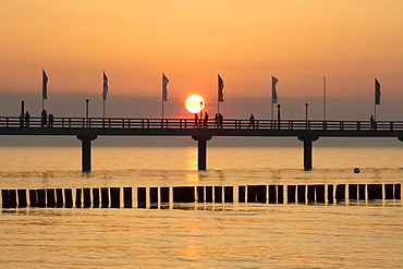 Breakwaters or groynes, pier, sunset, Baltic Sea, Zingst, Fischland-Darss-Zingst peninsula, Mecklenburg-Western Pomerania, Germany, Europe