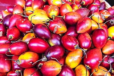 Passion fruit or passion fruit (Passiflora), market hall, Funchal, Madeira, Portugal, Europe