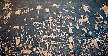 Petroglyphs, wall painting on a rock, Newspaper Rock, Utah, USA, North America