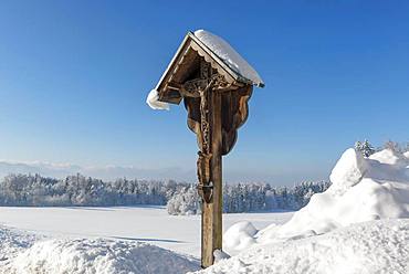 Way cross near Peretshofen, municipality of Dietramaszell, Upper Bavaria, Bavaria, Germany, Europe