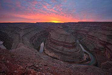 Goosenecks at sunset, river loop, meander of the San Juan River, Goosenecks State Park, Utah, America, USA, North America