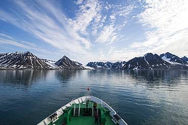 Expedition boat entering the Magdalenefjorden, Svalbard, Arctic, Norway, Europe