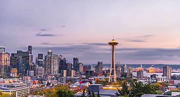 View over Seattle skyline with observation tower Space Needle, evening mood, Seattle, Washington, USA, North America