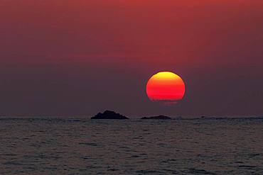 Red glowing sunset over the sea, evening sun, Playa Espadilla, Manuel Antionio National Park, Puntarenas Province, Costa Rica, Central America