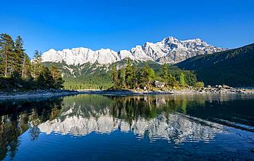 Lake Eibsee with Sasseninsel and Zugspitze, water reflection, Wetterstein range, near Grainau, Upper Bavaria, Bavaria, Germany, Europe