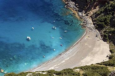 View on the beach Platja des Coll Baix, turquoise blue water, anchoring boats, peninsula near Alcudia, Majorca, Balearic Islands, Spain, Europe