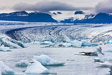 Icebergs in the glacier lagoon of glacier Vatnajoekull, Joekulsarlon, southern Iceland, Iceland, Europe