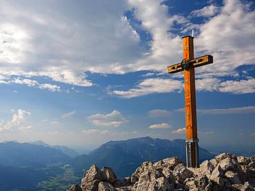 Summit cross, Jenner, 1874m, Untersberg at the back, National Park Berchtesgaden, Berchtesgaden Alps, Schoenau am Koenigssee, Berchtesgadener Land, Upper Bavaria, Bavaria, Germany, Europe