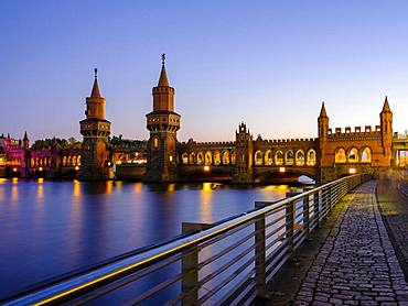 Oberbaum bridge over the Spree in the evening light, between Kreuzberg and Friedrichshain, Berlin, Germany, Europe