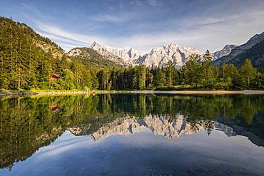 Kleiner Oedsee, Totes Gebirge with mountain Grosser tidal creek, Gruenau in Almtal, Salzkammergut, Upper Austria, Austria, Europe