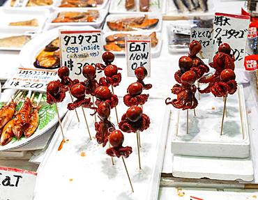 Squid on skewer, sale of fish and seafood at Nishiki Food Market, Kyoto, Japan, Asia