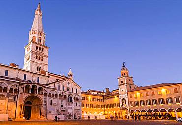 Blue hour, Piazza Grande, Cathedral of Modena with tower Torre Ghirlandina, Modena, Emilia-Romagna, Italy, Europe