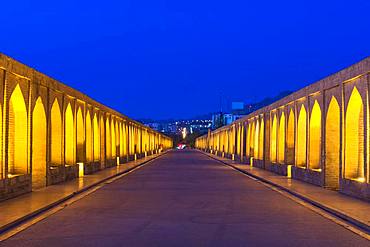 Illuminated Si-o-se Pol Bridge or Allah-Verdi Khan Bridge at dusk, Esfahan, Iran, Asia