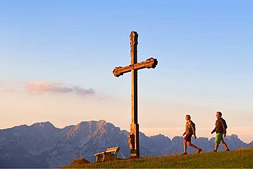 Hikers at the summit cross of the Kraftalm, in the background the Wilder Kaiser Mountains, Hohe Salve, Itter, Kitzbuehel Alps, Tyrol, Austria, Europe