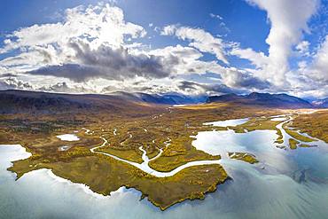 Autumn tundra, river delta of the two rivers Visttasjohka and Laddjujohka, lake Paittasjaervi, Nikkaluokta, Lapland, Sweden, Europe