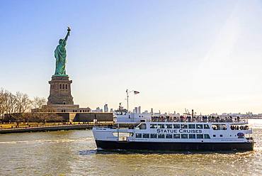 Statue of Liberty with passenger boat, Statue of Liberty National Monument, Liberty Island, New York City, New York State, USA, North America