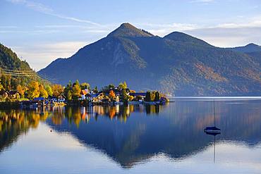 Village Walchensee and Lake Walchensee in the morning light, behind Jochberg, Upper Bavaria, Bavaria, Germany, Europe