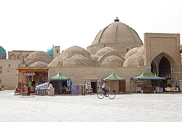 Souvenir shops at the entrance to the Toqi Zargaron Dome Bazaar, Old Town Bukhara, Buxoro Province, Uzbekistan, Asia