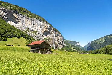 Mountain landscape in the Lauterbrunnen Valley with the Staubbach Falls, Lauterbrunnen, Bernese Oberland, Switzerland, Europe